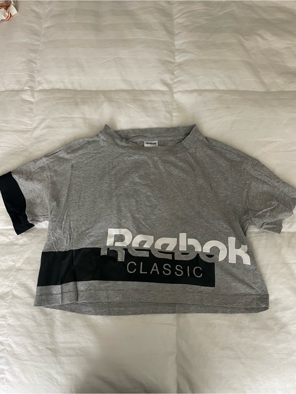 Reebok Classic Women’s Gray Logo Crop T-Shirt